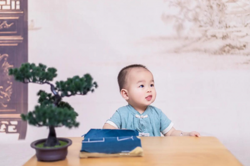 钟祥怀孕多久会小腹隆起 钟祥怀孕多久会小腹隆起